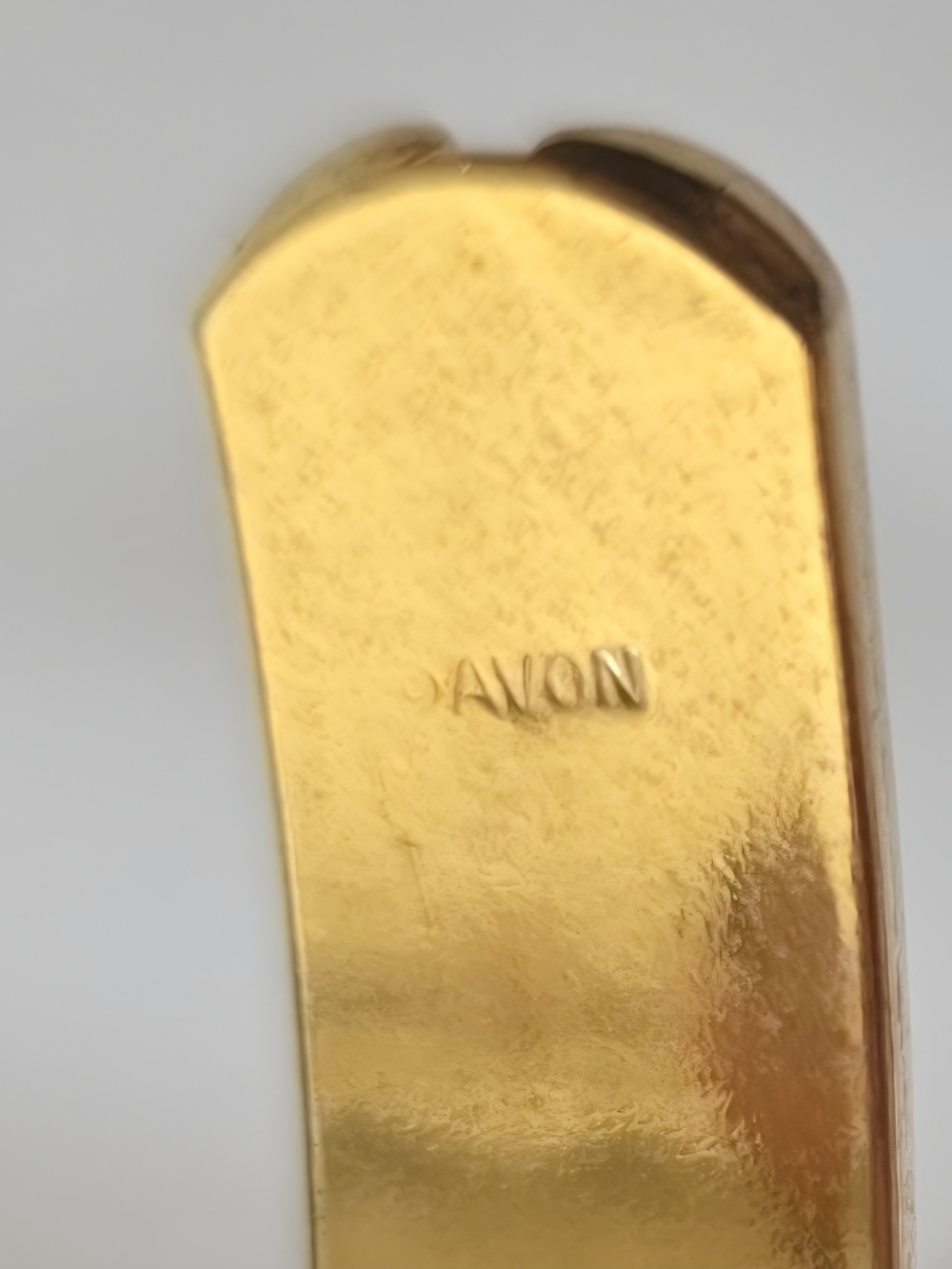 Avon Gold Plated Heart Locket Open Cuff Bracelet Vintage - Picture 2 of 9